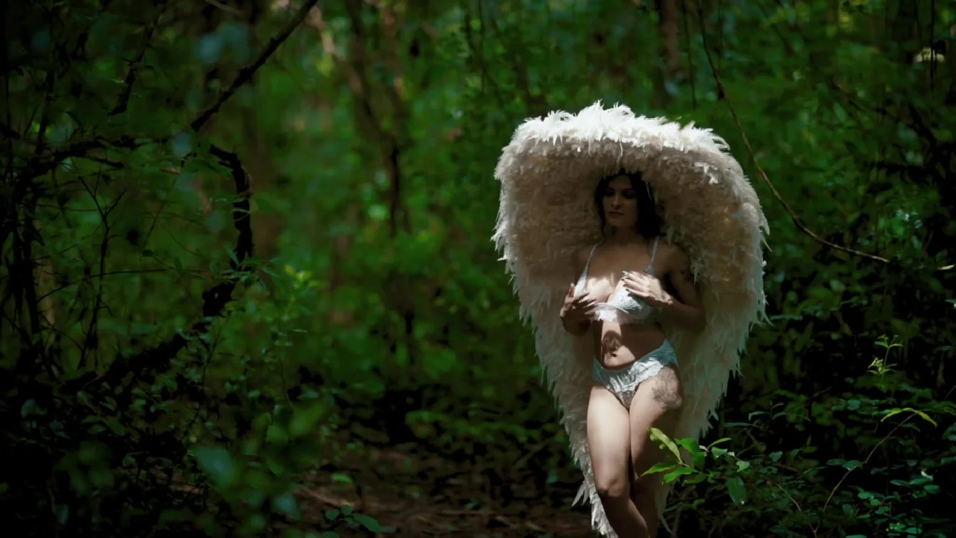 Angel Nude In Forest ResmiNair